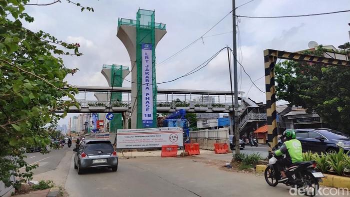 Progres pembangunan LRT Jakarta fase 1B Veloderom-Manggarai telah menunjukkan perkembangan yang signifikan. Begini progresnya.