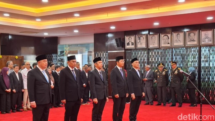 Menteri ESDM Bahlil Lahadalia lantik pejabat baru