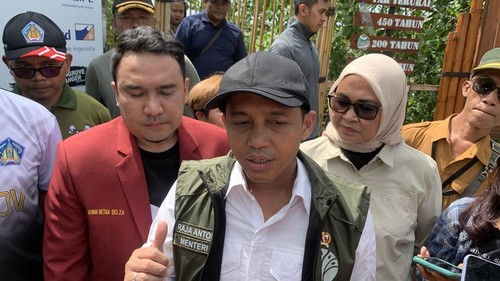 Menteri Kehutanan Raja Juli Antoni di kawasan konservasi mangrove Arboretum Park, Denpasar, Bali, Kamis (16/1/2025).