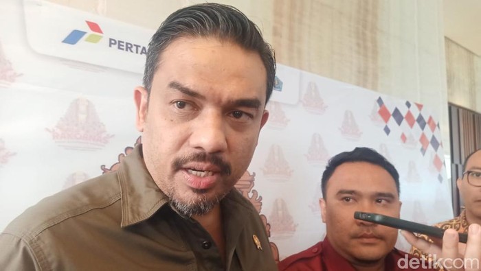 Menteri Usaha Mikro, Kecil, dan Menengah (UMKM) Maman Abdurrahman saat ditemui di Denpasar, Bali, Kamis (16/1/2025). (Foto: Ni Made Lastri Karsiani Putri/detikBali)