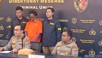 Nanang Gimbal diperlihatkan saat rilis kasus pembunuhan Sandy Permana. Foto: Ahsan/detikhot