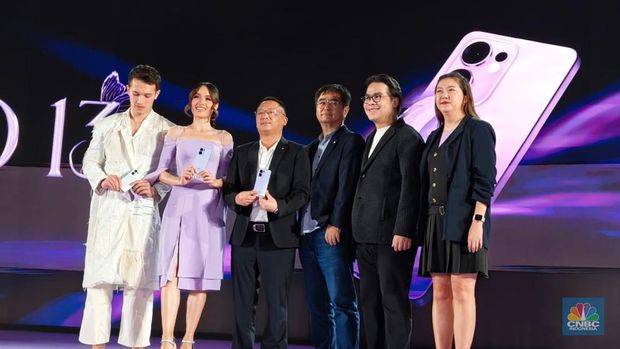 Oppo resmi meluncurkan seri Reno 13 di Indonesia. Tiga ponsel meluncur di tanah air dari varian dasar Reno 13 hingga dua Reno 13 F 4G serta 5G. (CNBC Indonesia/Novina Putri Besari)