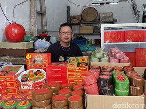 2 Pekan Jelang Imlek, Penjualan Kue Keranjang di Pecinan Semarang Masih Sepi