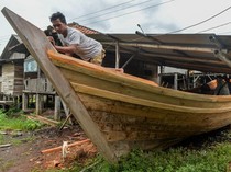 Melihat Pembuatan Perahu Nelayan di Kota Serang