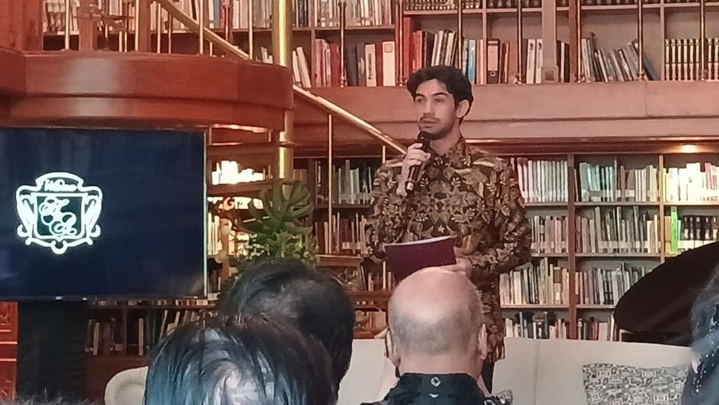 Reza Rahadian Kenang Pertama Bertemu BJ Habibie di Wisma Habibie dan Ainun