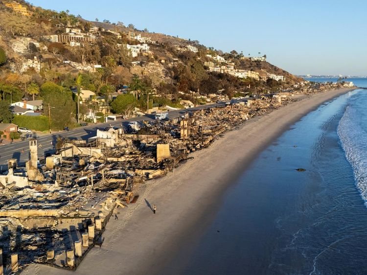 Penampakan Kota Malibu California Nyaris Lenyap Dimakan Api