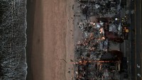 Kebakaran Los Angeles menyebabkan kota pantai Malibu, nyaris lenyap. (REUTERS/Matt Mills McKnight)  