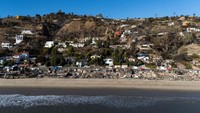 Namun, kini wajah Malibu tak lagi seindah dulu, usai bencana kebakaran yang menyapu hampir seluruh wilayah Los Angeles. (REUTERS/Mike Blake)  