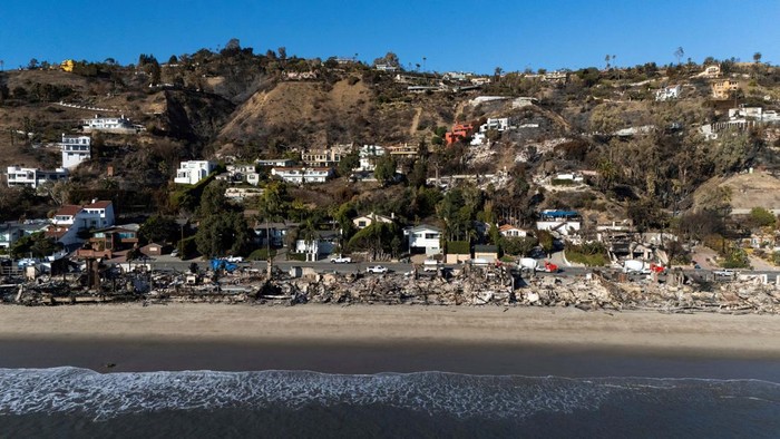 A drone picture shows debris from burned properties, as the the Palisades Fire continues in the Los Angeles area, in Malibu, California, U.S. January 15, 2025. REUTERS/Mike Blake