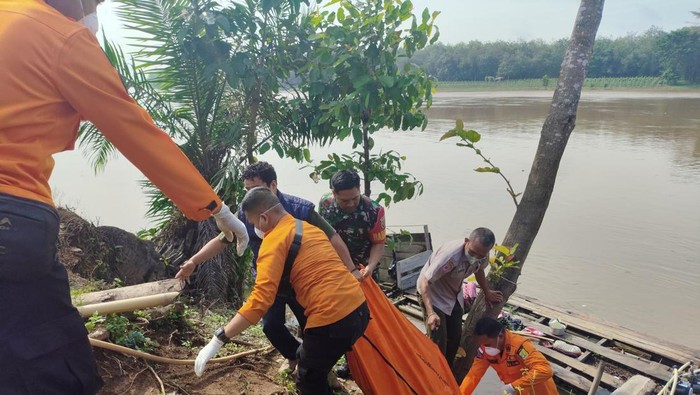 Penemuan mayat di Sungai Musi, Musi Banyuasin.