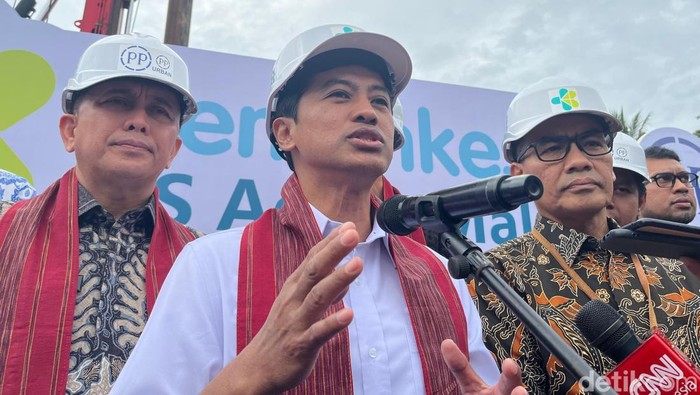 Wamenkes Dante Saksono Harbuwono saat hadiri groundbreaking pusat kanker di Medan
