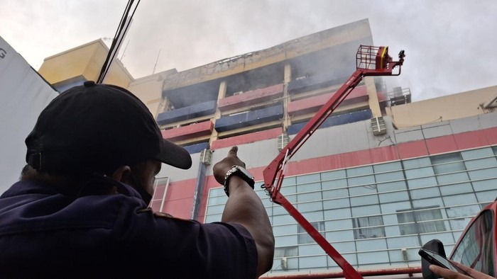 Saksi kebakaran Glodok Plaza