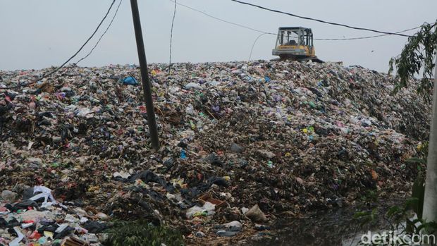 Penampakan sampah di TPA Tanjungrejo, Jekulo, Kudus, Kamis (16/1/2025).