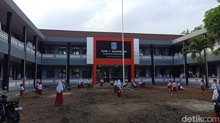 Siswa SD di Pangandaran