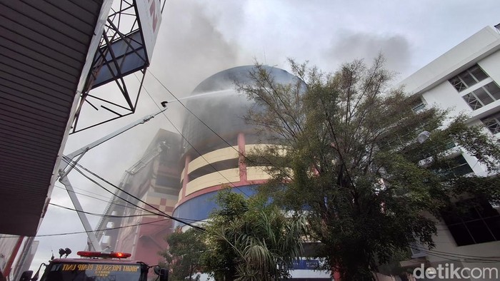 Situasi terkini kebakaran di Glodok Plaza (Taufiq Syarifudin/detikcom)