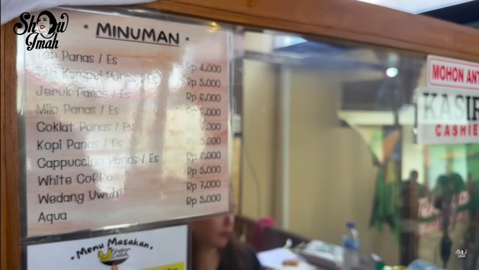 Soimah makan di rumah makan Nunung