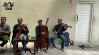 Pengunjung yang makan di sini juga akan dihibur dengan penampilan live musik dari seniman lokal. Foto: YouTube Showimah