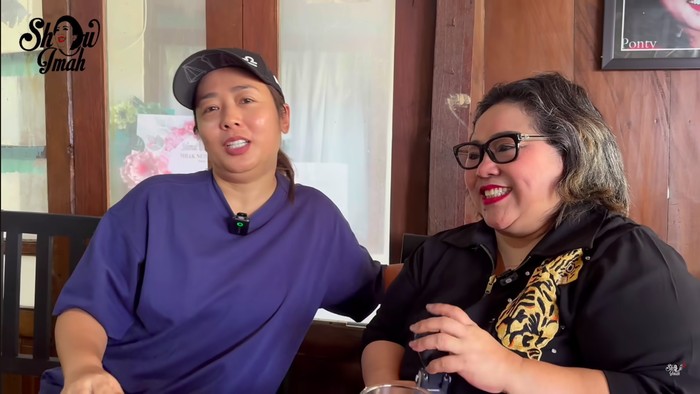 Soimah makan di rumah makan Nunung Soimah makan di rumah makan Nunung