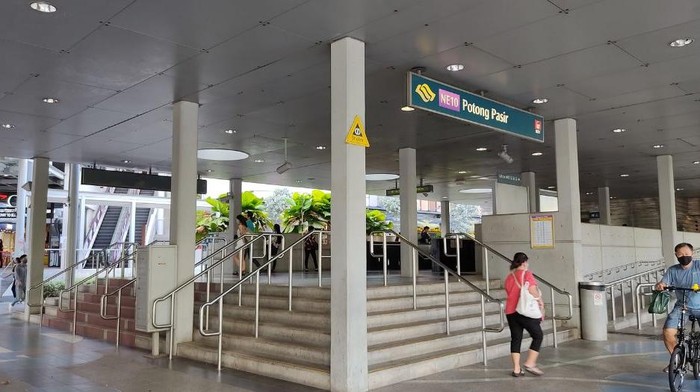 Stasiun MRT Potong Pasir Singapura