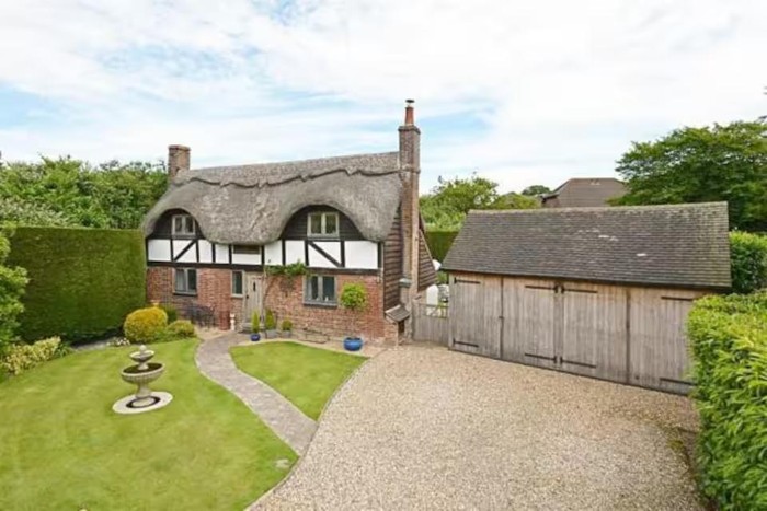 The Old Thatched Cottage, Inggris