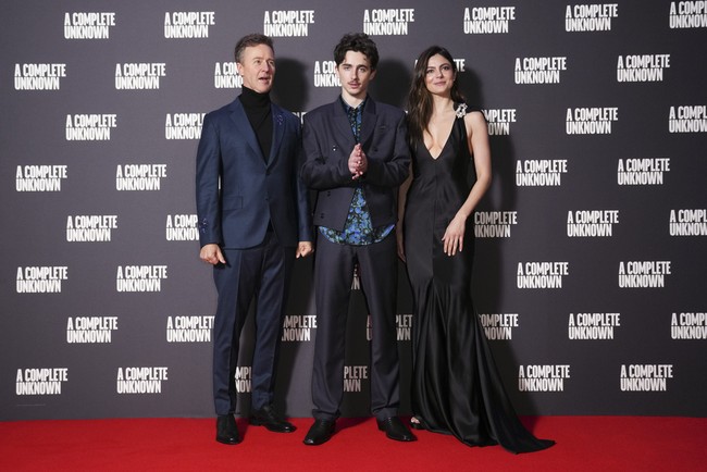 Pastinya, aksi nomine Oscar ini kembali membuktikan bahwa Timothée Chalamet selalu punya cara untuk membuat setiap momen menjadi spesial. Film A Complete Unknown dijadwalkan segera tayang di bioskop dan telah menjadi salah satu film yang paling dinantikan tahun ini. (Foto: Scott A Garfitt/Invision/AP)