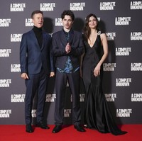 Pastinya, aksi nomine Oscar ini kembali membuktikan bahwa Timothée Chalamet selalu punya cara untuk membuat setiap momen menjadi spesial. Film A Complete Unknown dijadwalkan segera tayang di bioskop dan telah menjadi salah satu film yang paling dinantikan tahun ini. (Foto: Scott A Garfitt/Invision/AP)