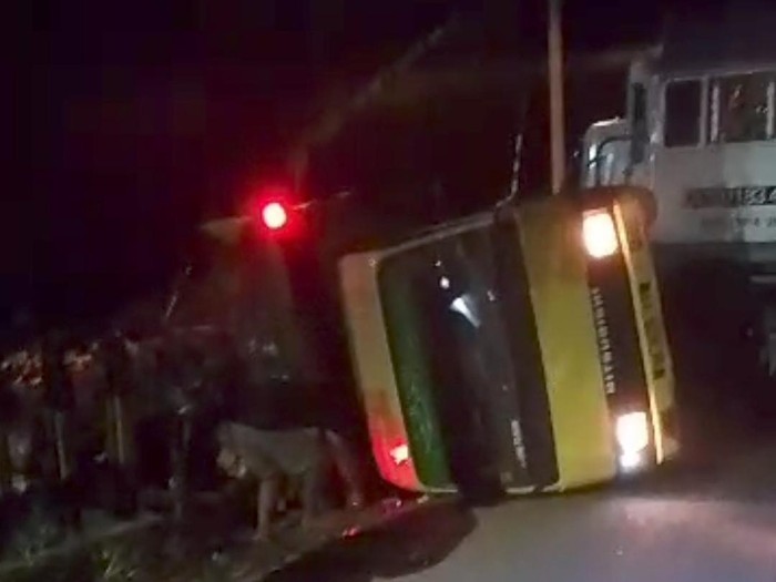 Truk tertabrak KA Pandanwangi di Banyuwangi