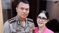 Uut Permatasari 'Gila' Lipstik, Suami Sampai Bingung