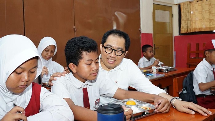 Waketum PKB Faisol Riza tinjau program makan bergizi gratis di SD Jaktim (dok.istimewa)