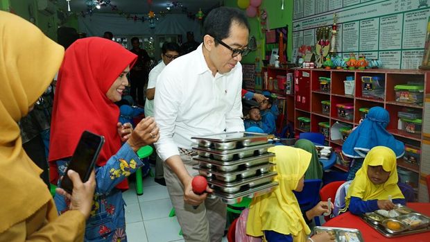 Waketum PKB Faisol Riza tinjau program makan bergizi gratis di SD Jaktim (dok.istimewa)