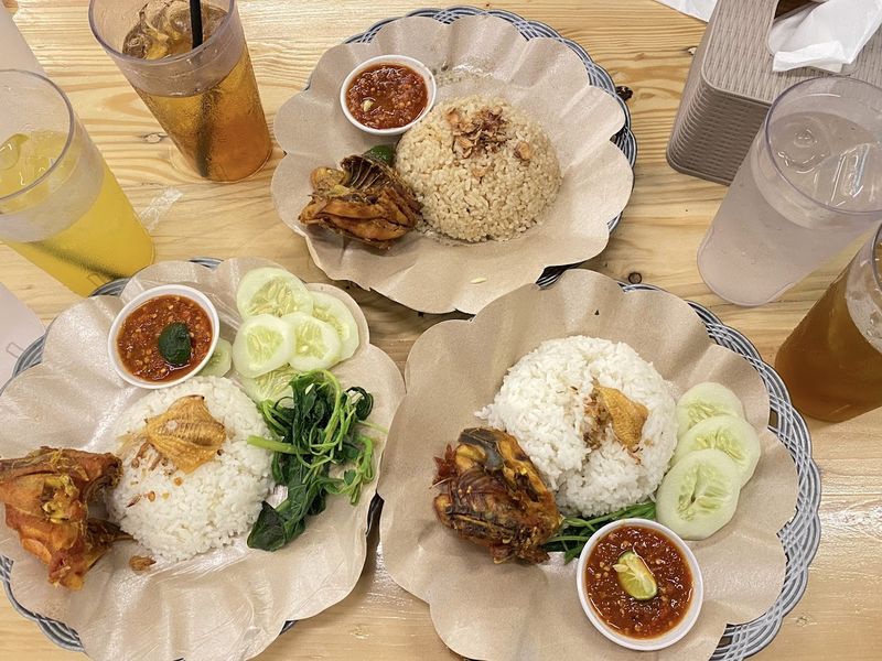 10 Nasi Tempong di Jakarta yang Sambalnya Pedas Nyengat