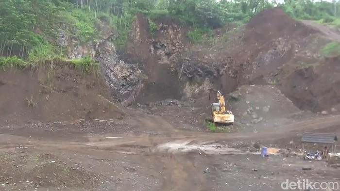 Aktivitas tambang di Subang yang ditutup Pemprov Jabar.
