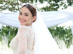 Gaya Amanda Manopo Tampil Bak Pengantin Bergaun Putih, Cantik Mempesona