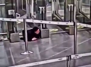 Nyaris Jadi Penumpang Gelap, Perempuan Ini Masuk Bandara dan Pesawat