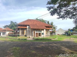Kondisi Pusat Oleh-oleh Khas Ciamis yang Sudah Bertahun-tahun Terbengkalai