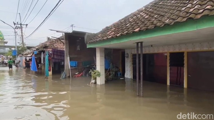 Banjir di Desa Kedungringin Kecamatan Beji Kabupaten Pasuruan belum surut
