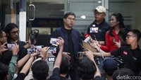 Towel memberikan keterangan pers usai melaporkan kasus doxing dan penghinaan kepada dirinya dan keluarganya di SPKT Polda Metro Jaya, Jumat (17/1/2025). Towel menjelaskan, kejadian ini sudah mengganggu keluarganya.   