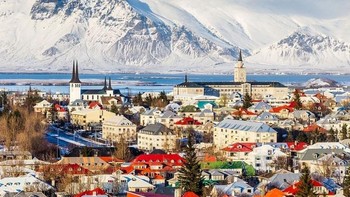 Penampakan deretan rumah penduduk yang dekat dengan danau di kawasan Reykjavik, Islandia. (Foto: Boredpanda)