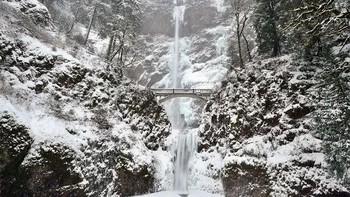 Air terjun Multnomah, Oregon, Amerika Serikat. (Foto: Boredpanda)