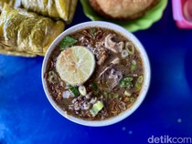 Video: Nyobain Coto Makassar Pasar Senen, Langganannya Denny Sumargo!