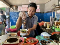 20+ Makanan Khas Makassar Populer, Santapan Wajib Saat ke Kota Daeng!