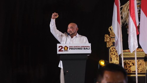 Ketua DPD Gerindra Bali Made Muliawan Arya alias De Gadjah saat pidato di rapat konsolidasi DPD Gerindra Bali, Kamis (16/1/2025).