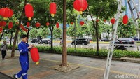 Pemasangan lampion itu dalam rangka menyambut Tahun Baru Imlek 2576 Kongzili atau disebut sebagai tahun ular kayu yang jatuh pada 29 Januari 2025.