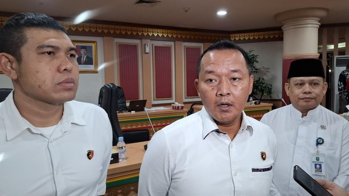 Direktur Reskrimsus Polda Riau Kombes Ade Kuncoro Ridwan usai kumpulkan saksi-saksi (Dok Raja)