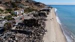 Foto Udara Malibu Porak Poranda Usai Dilalap Kebakaran Hutan