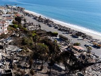Foto Udara Malibu Porak Poranda Usai Dilalap Kebakaran Hutan