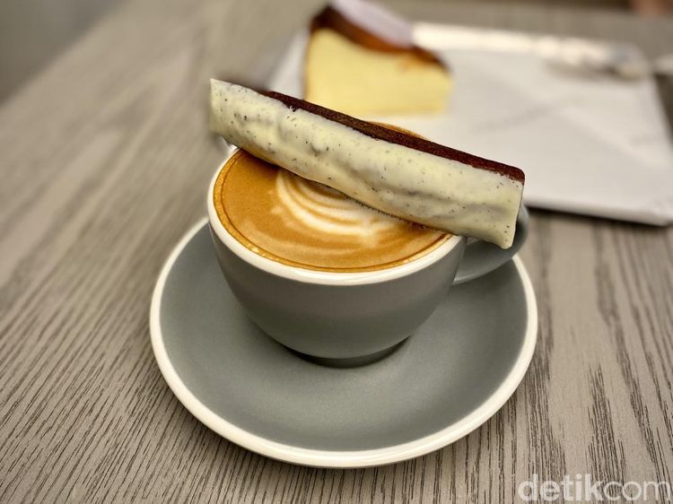Nikmatnya Ngopi Sambil Cicip Basque Cheesecake di Fragments