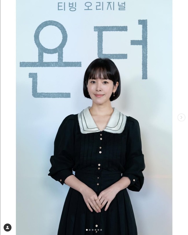 Han Ji Min diperkirakan memiliki kekayaan sebesar Rp652 miliar dengan bayaran sekitar Rp2,93 miliar per episode. Ia dikenal lewat akting emosional dalam drama seperti Our Blues dan Familiar Wife. Citra elegannya juga membuat banyak merek mempercayainya sebagai duta dalam kontrak jangka panjang. Foto: Dok. SBS Drama, Instagram