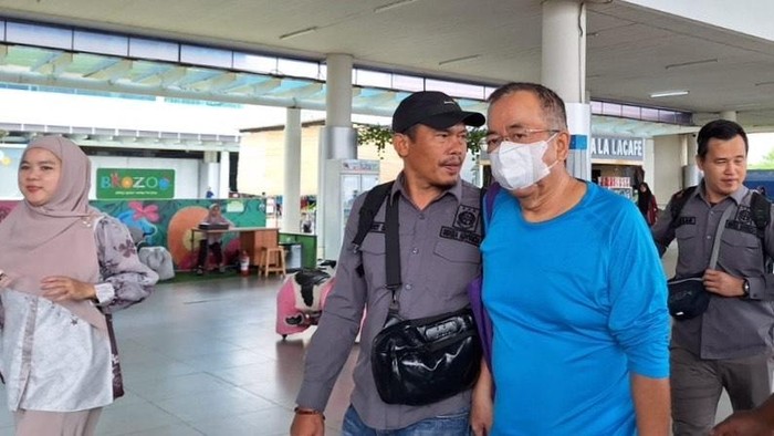 Iwan Rinaldi tiba di Bandara Depati Amir Kota Pangkalpinang.