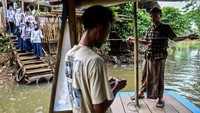 Jasa bertarif Rp 2.000 itu sebagai alternatif transportasi untuk mempersingkat waktu dan jarak tempuh dari Tanah Kusir menuju Pesanggrahan atau sebaliknya. 
